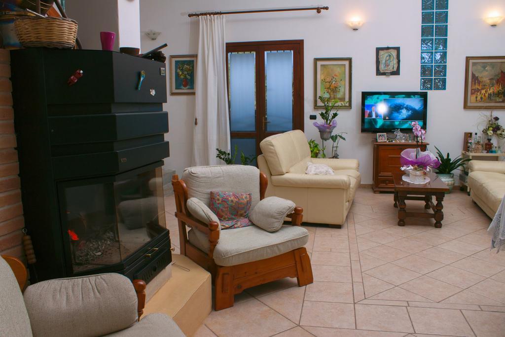 Il Vecchioliveto Di Ornella Acomodação com café da manhã Marrùbiu Quarto foto