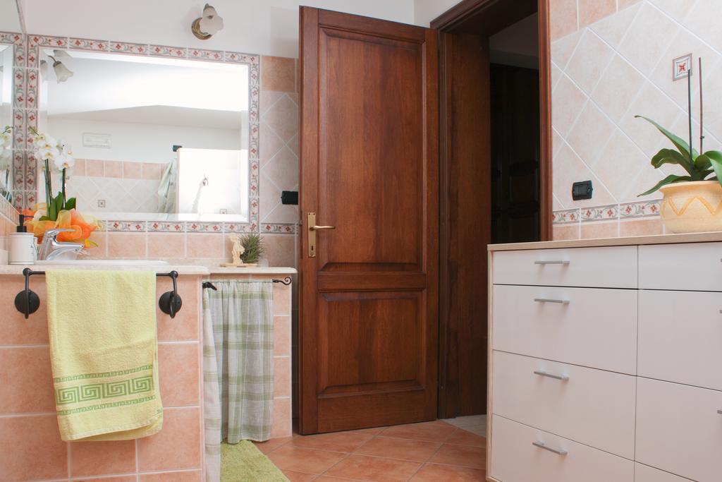 Il Vecchioliveto Di Ornella Acomodação com café da manhã Marrùbiu Quarto foto