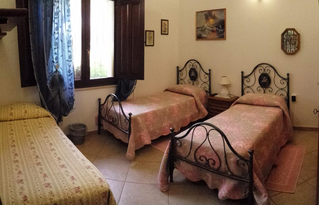 Il Vecchioliveto Di Ornella Acomodação com café da manhã Marrùbiu Quarto foto